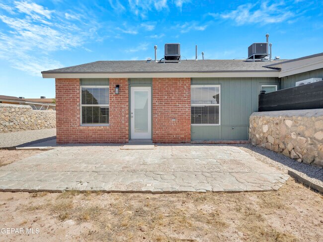 Building Photo - 1593 Hartsdale Dr