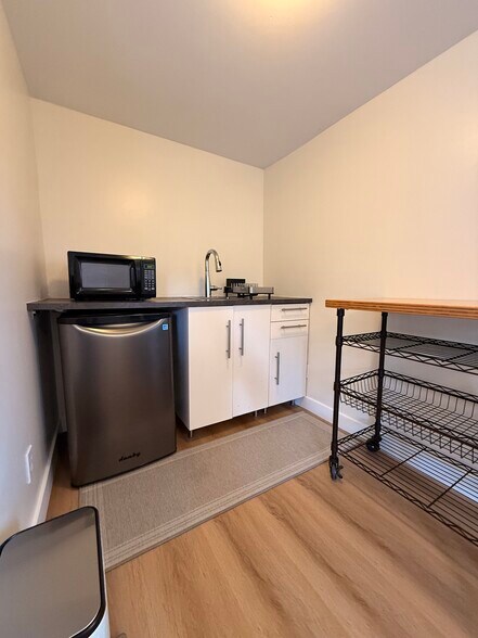 Building Photo - 1295 Foothill Dr