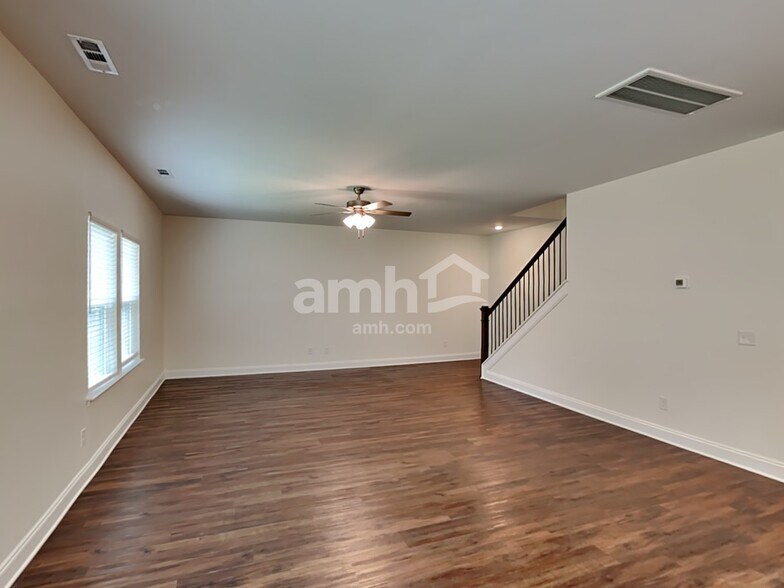 Building Photo - 5952 Hagar Vly Dr