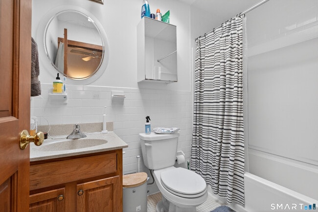 Building Photo - 245 Edwards St