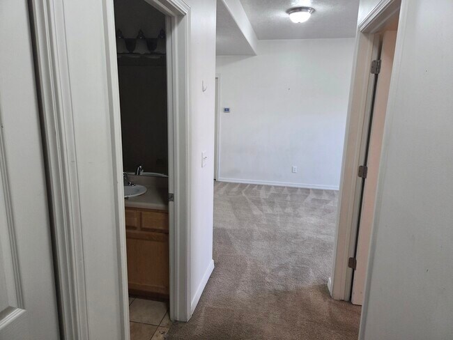 Building Photo - 380 N 500 W