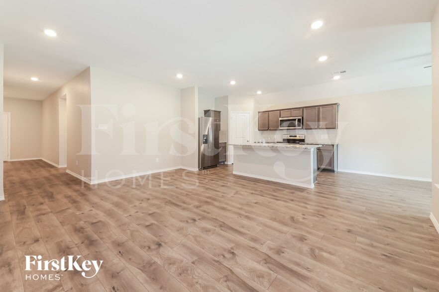Building Photo - 3370 Everly Dr