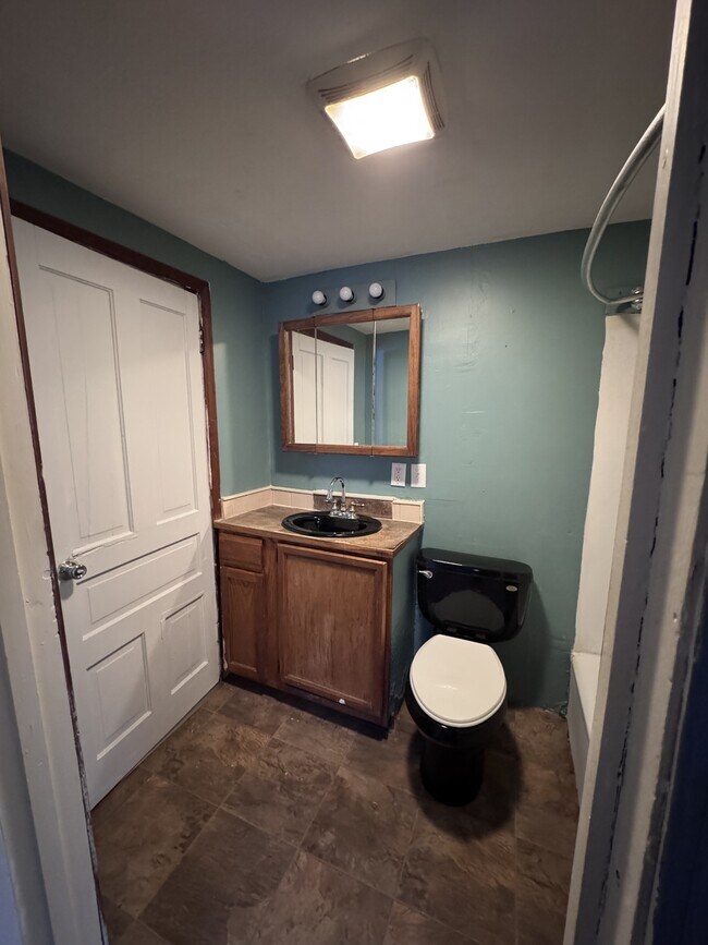 Building Photo - 1301 Hillcrest St