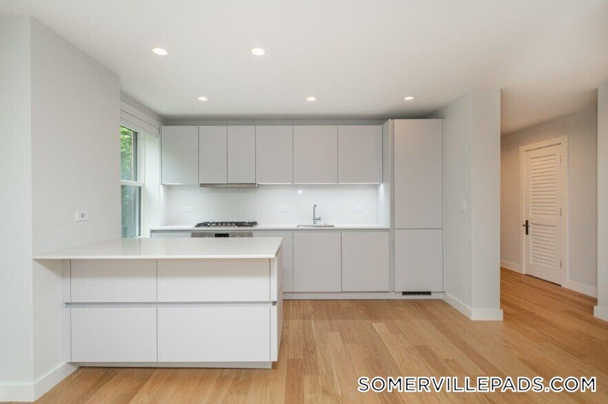 Building Photo - 123 Highland Ave