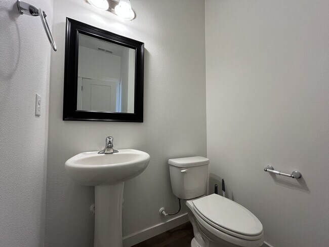 Building Photo - Stunning 3 Bedroom with Bonus Room | Solar Panels, Stainless Steel Appliances & Fenced Backyard