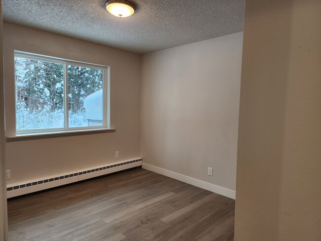 Building Photo - 401 E 8th Ave