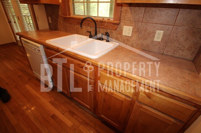 Building Photo - 574 Baldknobber Dr