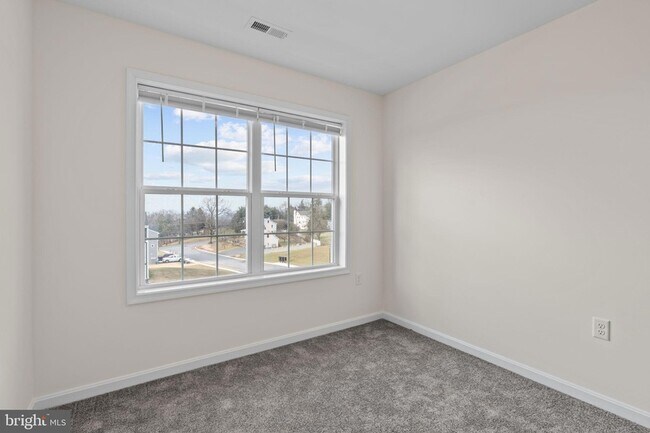 Building Photo - 27 Overshot Ln