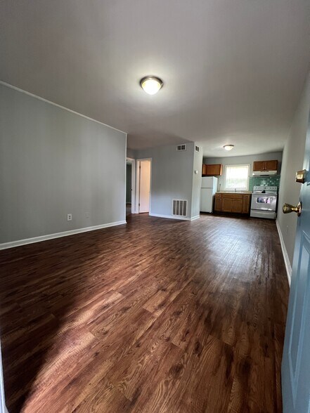 Primary Photo - 2413 S Fraser St