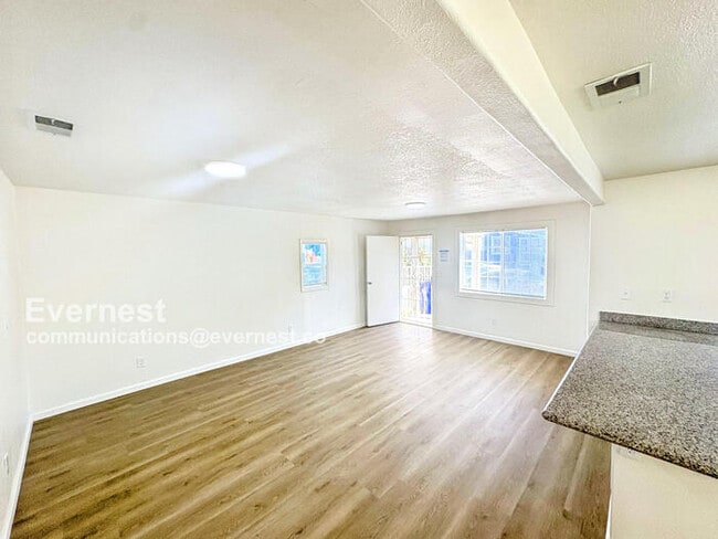 Building Photo - 1337 California Ave