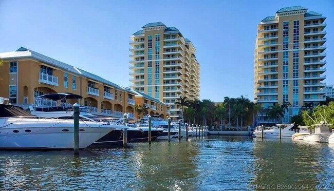 Building Photo - 700 E Boynton Beach Blvd