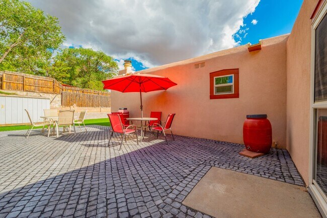 Building Photo - 2911 Avenida Alamosa