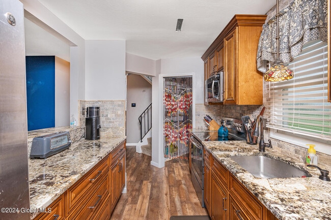 Building Photo - 15 Stirrup Dr