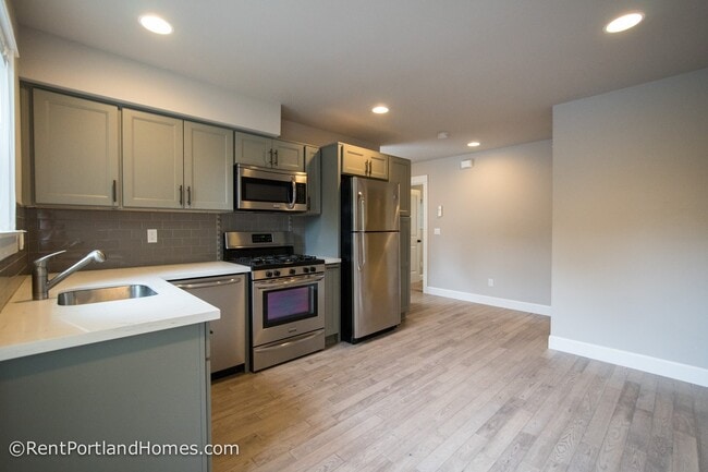 Building Photo - ADS457