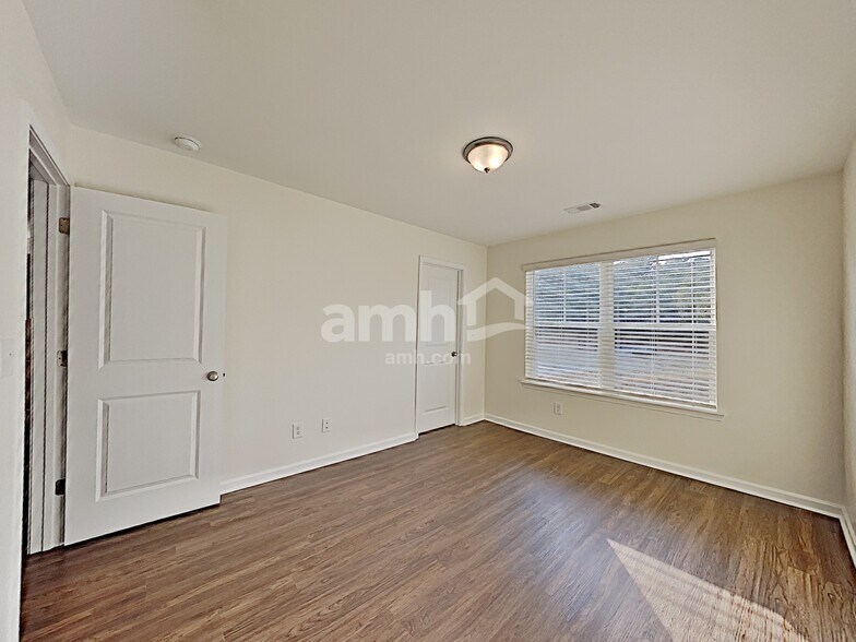 Building Photo - 386 Camp Cir