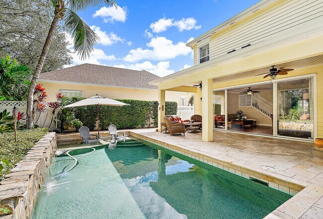 Building Photo - 140 Sweet Bay Cir