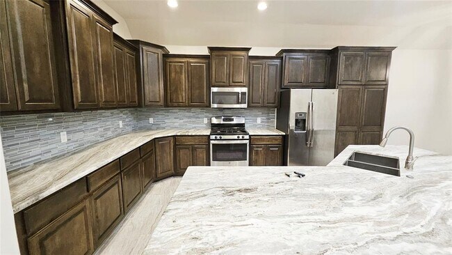 Building Photo - 1801 Savannah Ln