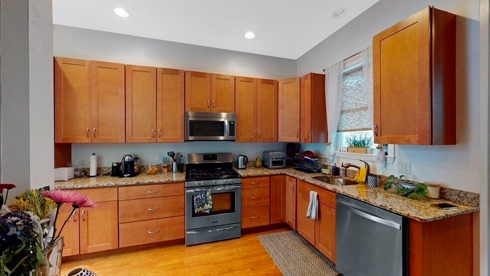 Primary Photo - 14 Holbrook St
