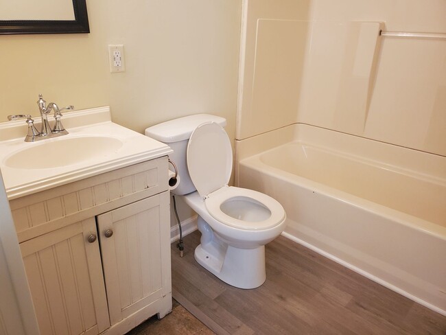 Building Photo - Lovely 2 Bedroom Home in Lancaster City!