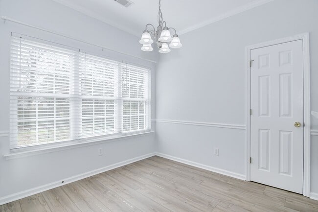 Building Photo - 4 Bedroom 2 Bath in Evans