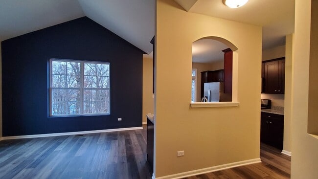 Building Photo - 3 Br/ 2 Ba Townhome, Dahlia Model