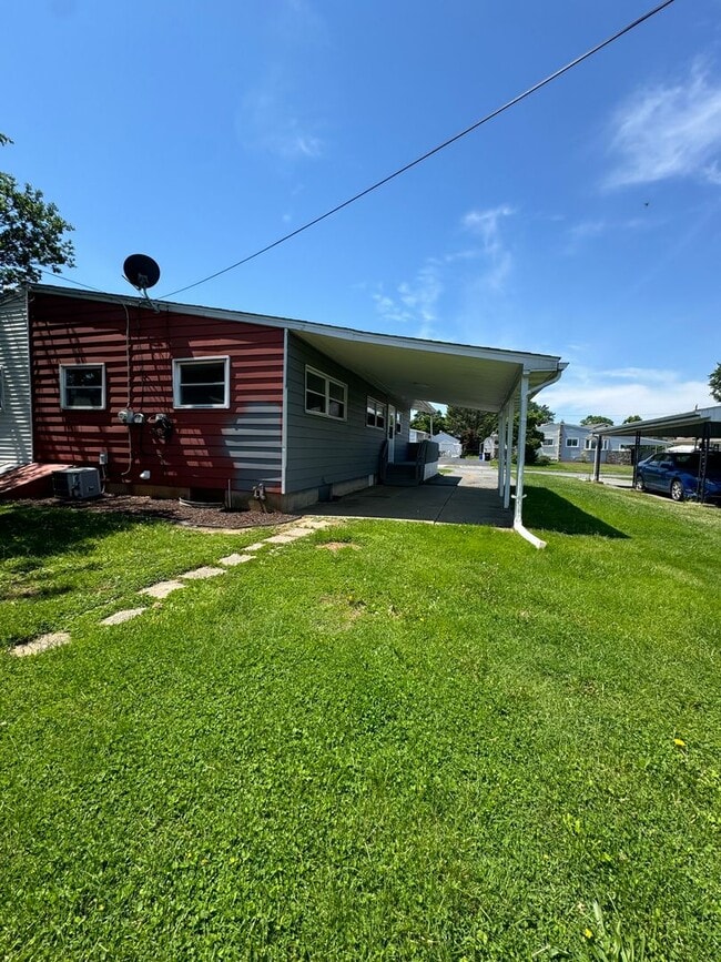 Building Photo - THREE BEDROOM TWIN