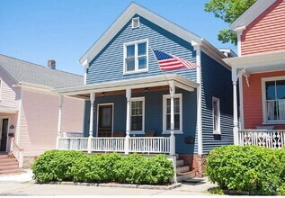 Building Photo - "Charming 2-Bed Retreat with Modern Touche...
