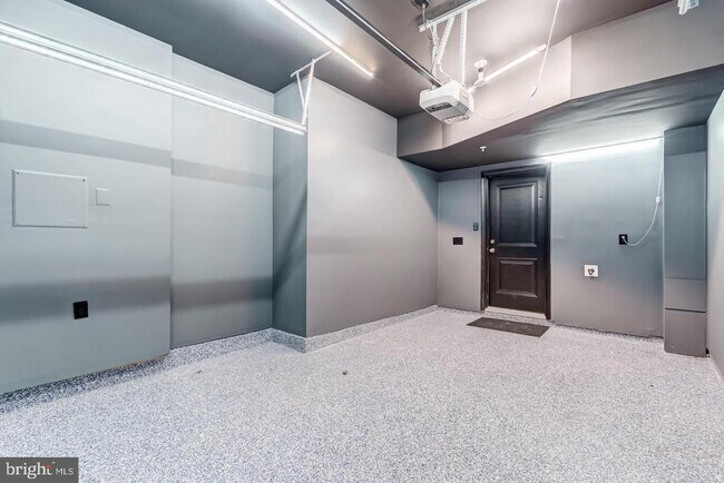 Building Photo - 44848 Tiverton Sq