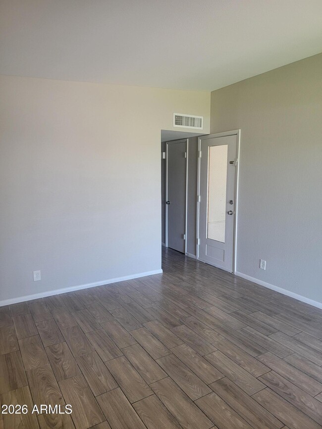 Building Photo - 204 N Standage