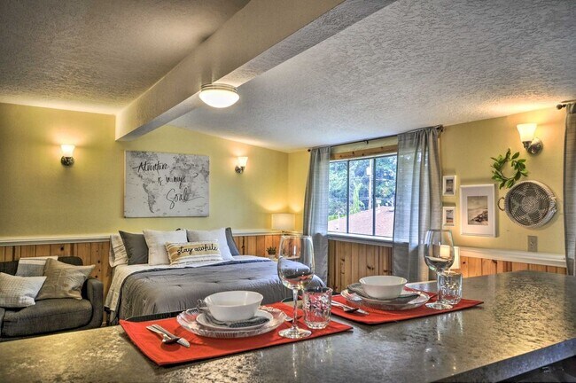 Building Photo - 11352 NE Fargo St