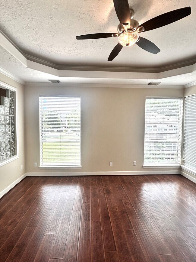 Building Photo - 807 Kipp Ave