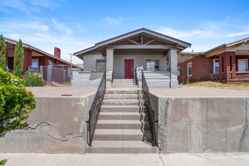 Building Photo - 2611 Pershing Dr