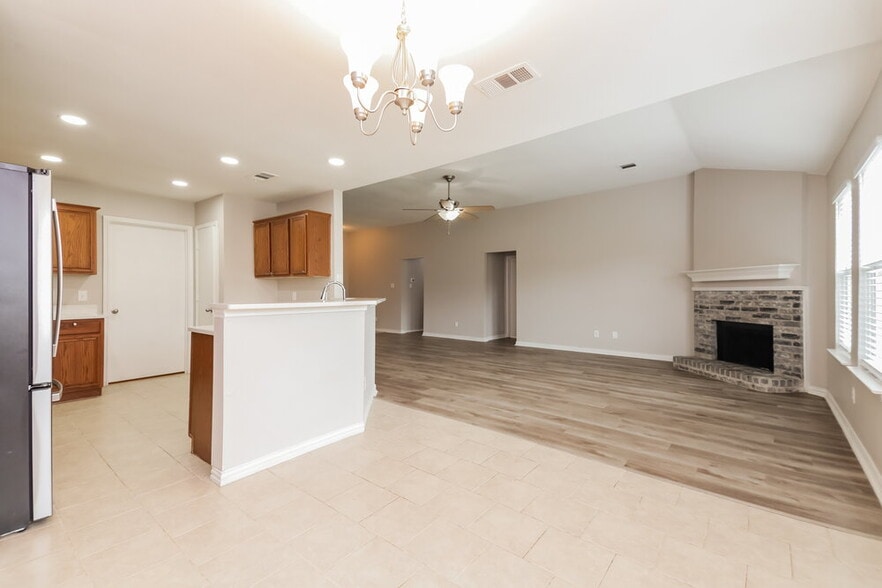 Building Photo - 708 Mackenzi Dr