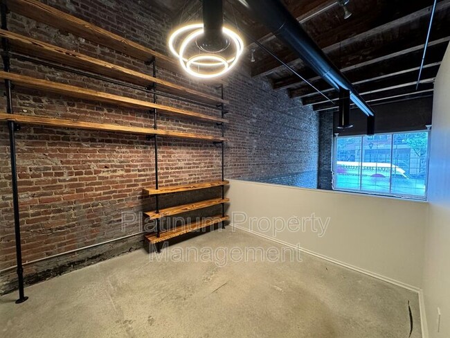 Building Photo - 326 Nelson St SW