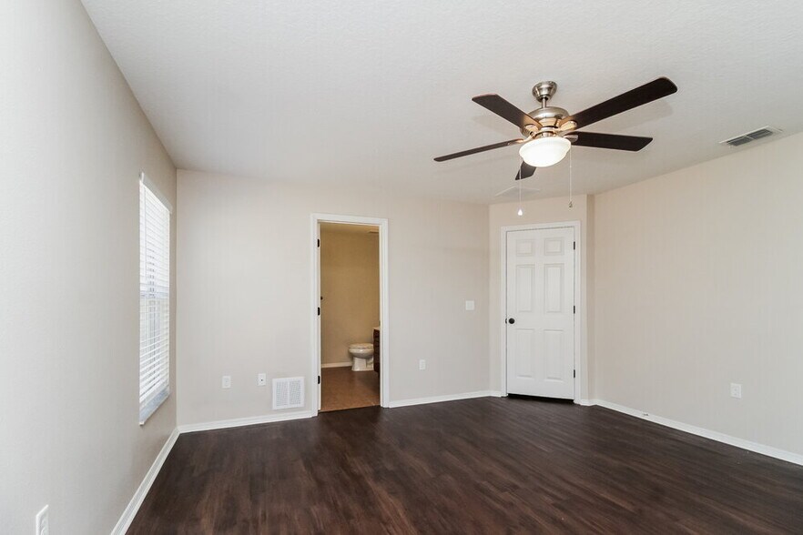 Building Photo - 1729 Strathmore Cir