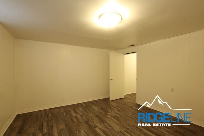 Building Photo - East-End Home with Large Garage for Lease!