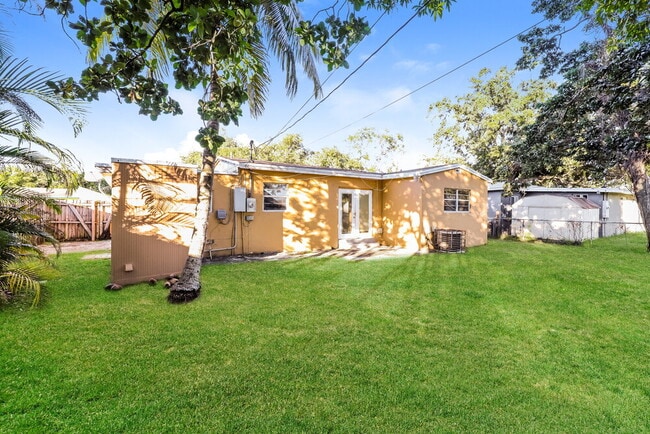 Building Photo - 6054 SW 19th St
