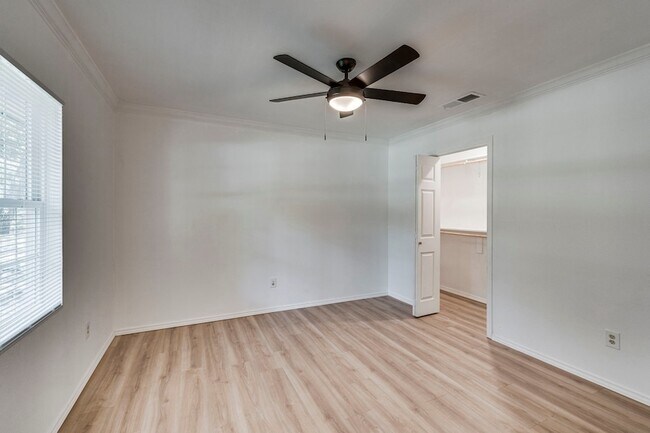 Building Photo - 3403 Sheffield Dr