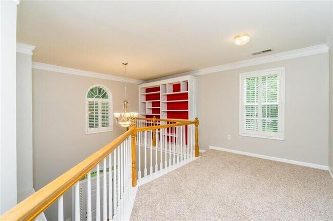 Building Photo - Alpharetta 4 bedroom home with large fenced in backyard