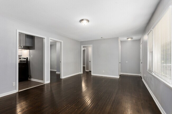 Building Photo - Newly rehabbed 3 bed 1.5 bath in Raytown