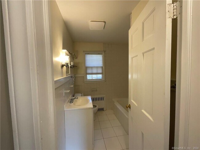 Building Photo - 9 Edwards Rd