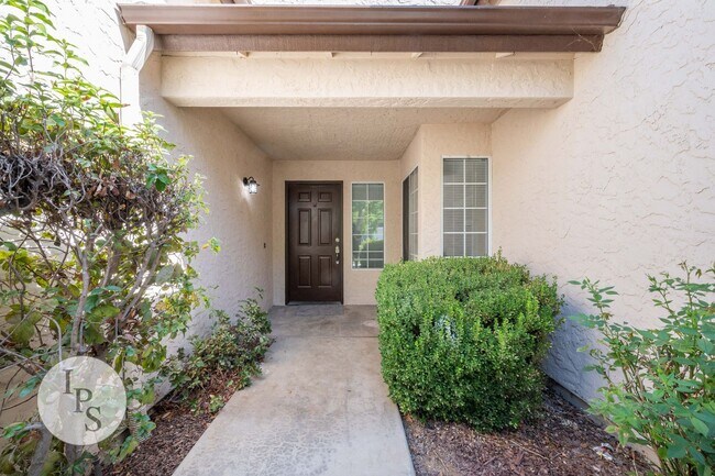 Building Photo - North Fresno Home in CUSD, 3BR/2BA, Beautiful Updates - Lots of Amenities!