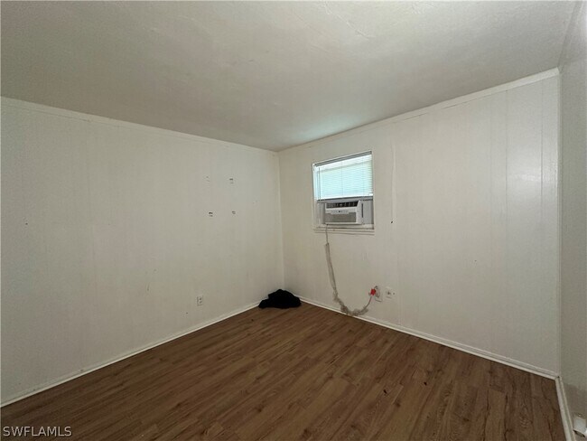 Building Photo - 3215 Jeffcott St