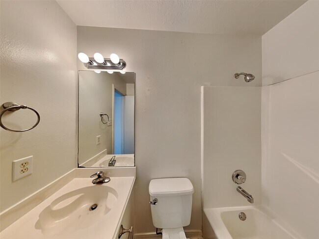 Building Photo - 5349 Yale Dr