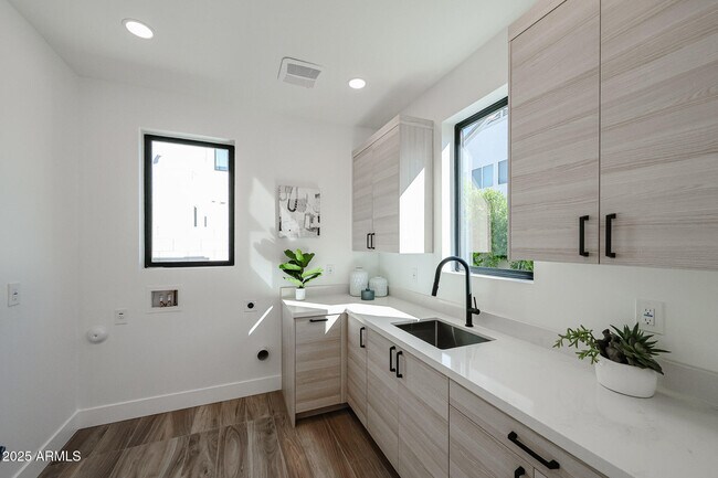 Building Photo - 6329 N 10th Dr