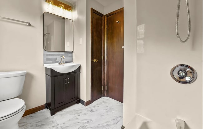 Building Photo - 15 Sunnyside Ln