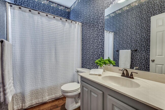 Building Photo - Located in a highly desirable neighborhood.