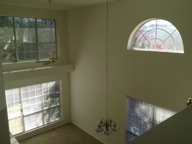 Building Photo - 2113 Amherst Dr