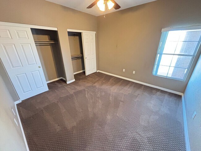 Building Photo - Beautiful 2Bed/2Bath Condo located in the ...