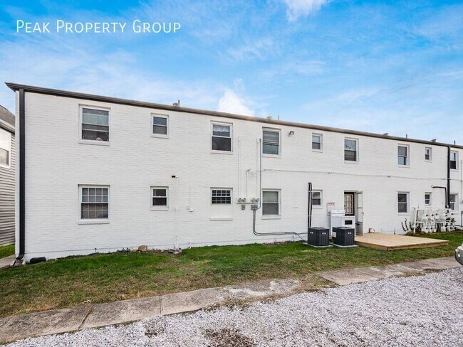 Building Photo - 474 Elsmere St